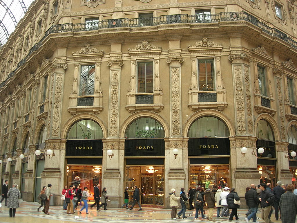 Prada premia i dipendenti: 1500 euro in più per beni e servizi