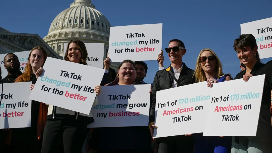 USA: influencer e creator scendono in strada per difendere il loro business su TikTok