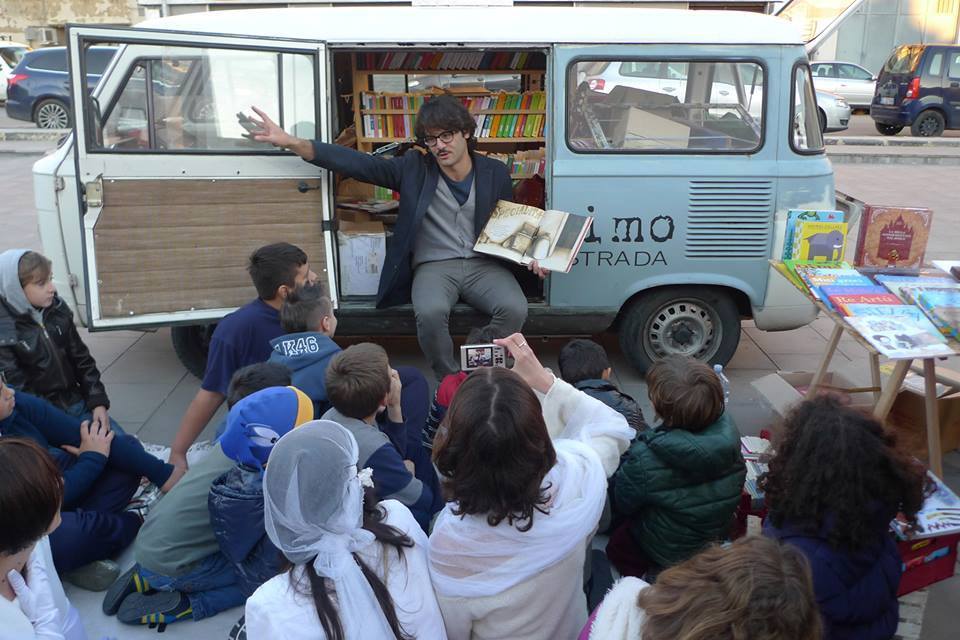 Con un furgoncino (scassato) vendo libri “on the road”