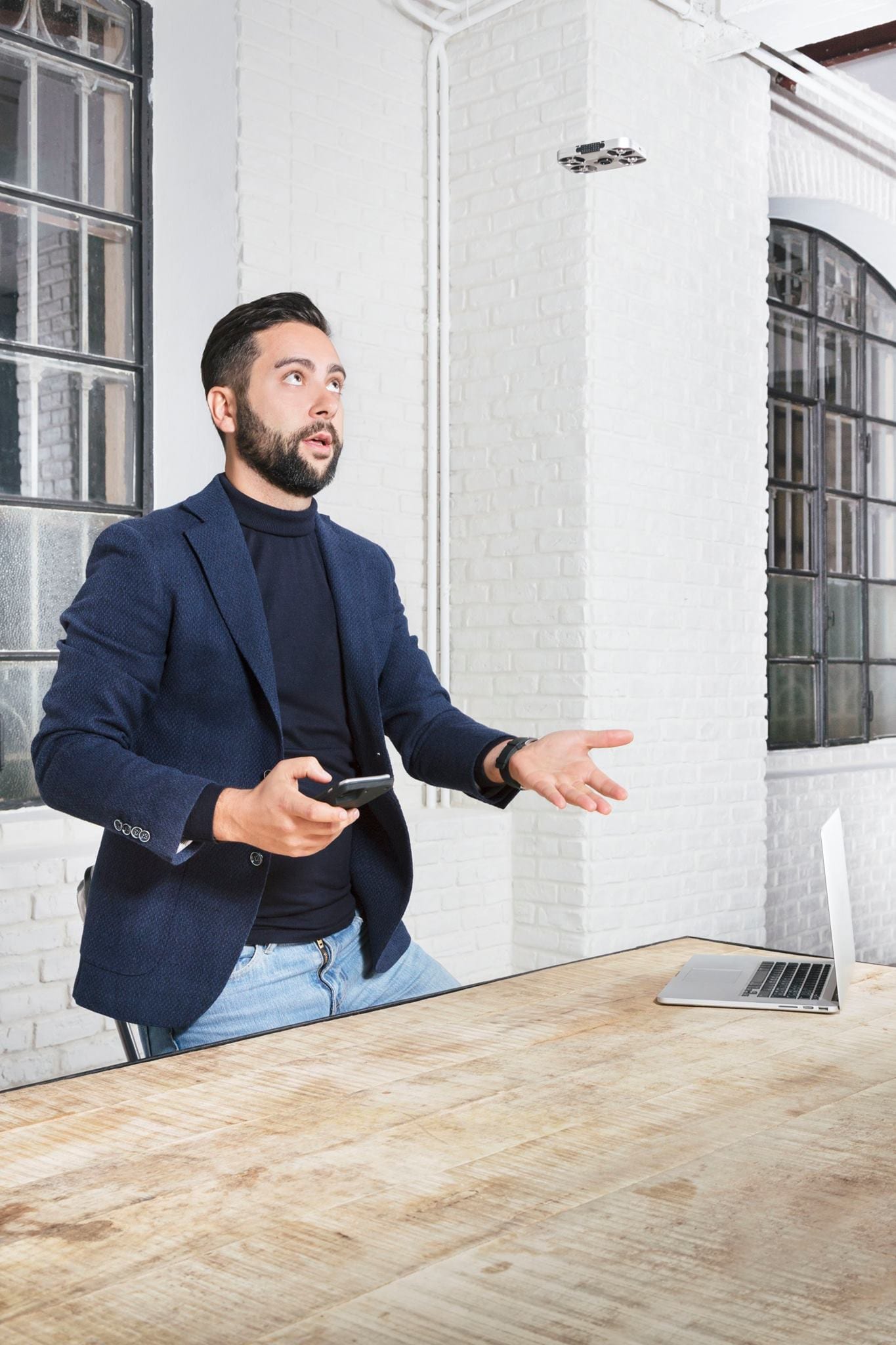 «Così ho creato la fotocamera per selfie volanti che piace in 81 Paesi»