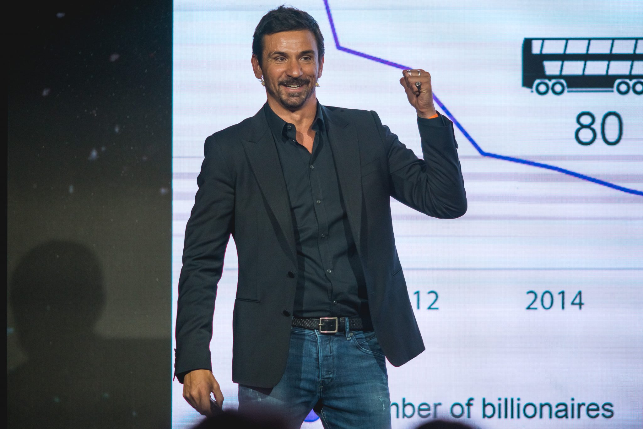 Oscar di Montigny: «Diventate nuovi eroi e fatelo per la società»