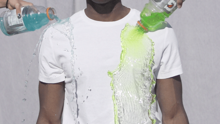 Studente inventa la T-shirt che non si macchia