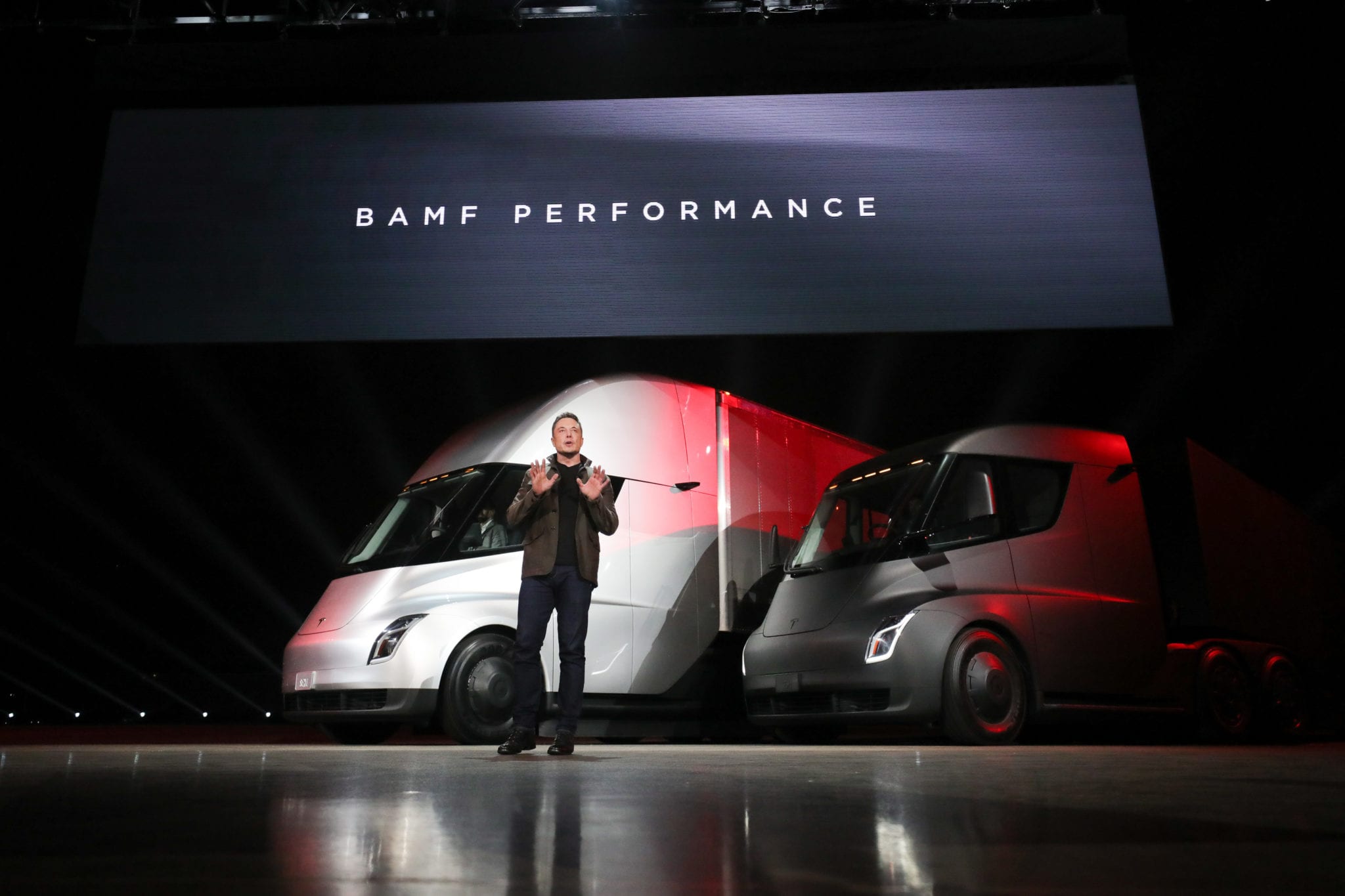 Elon Musk punta sui camion elettrici. E Tesla vola a Wall Street