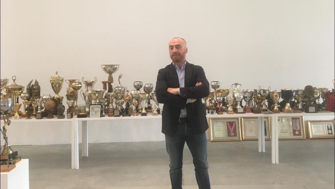 Jury Chechi mette all'asta i suoi trofei per salvare la palestra in cui ha iniziato