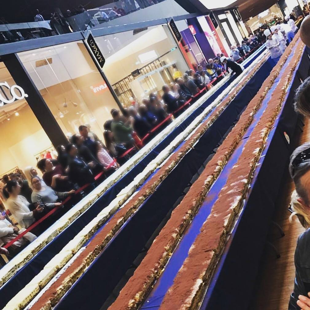 A Milano il tiramisù da record nel Guinness dei primati: è il più lungo del mondo