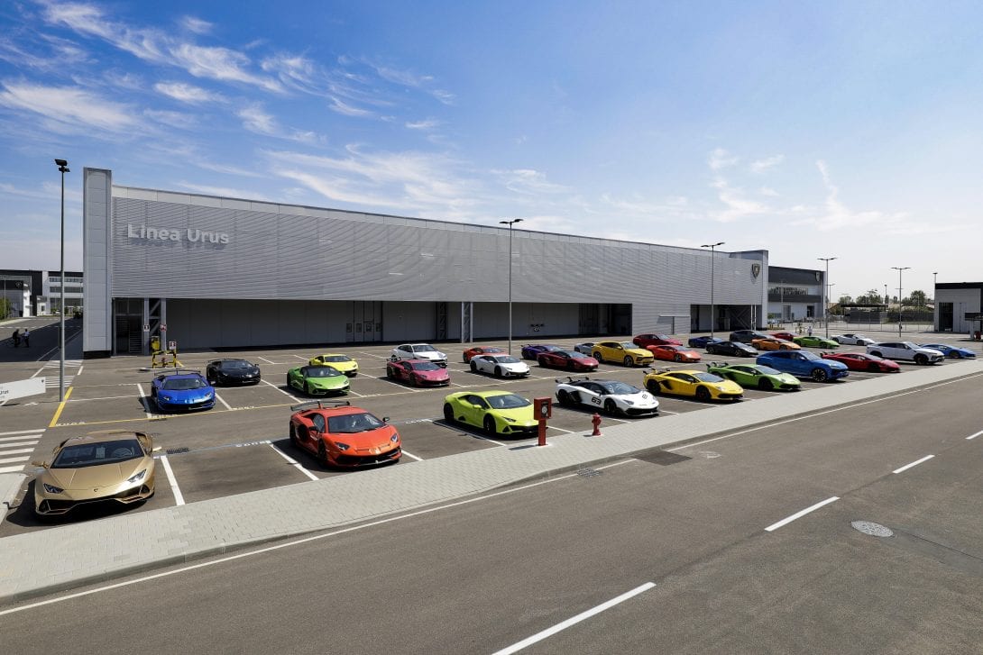 Lamborghini: premi in aumento, permessi extra e corsi di formazione per i dipendenti