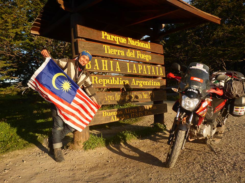 La prima musulmana che fa il giro del mondo in moto