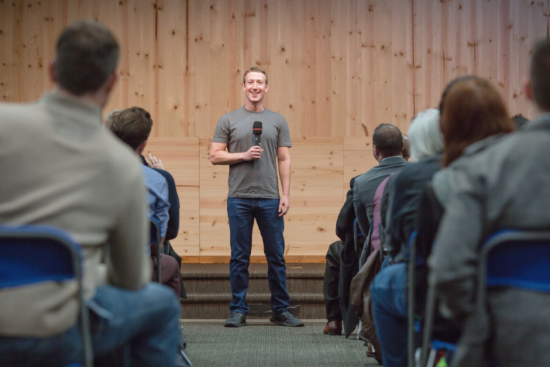Facebook cambia i criteri per il bonus ai dipendenti: "Focus sui temi sociali"