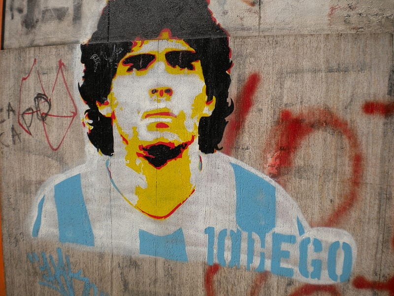 È morto Diego Armando Maradona, la leggenda del calcio