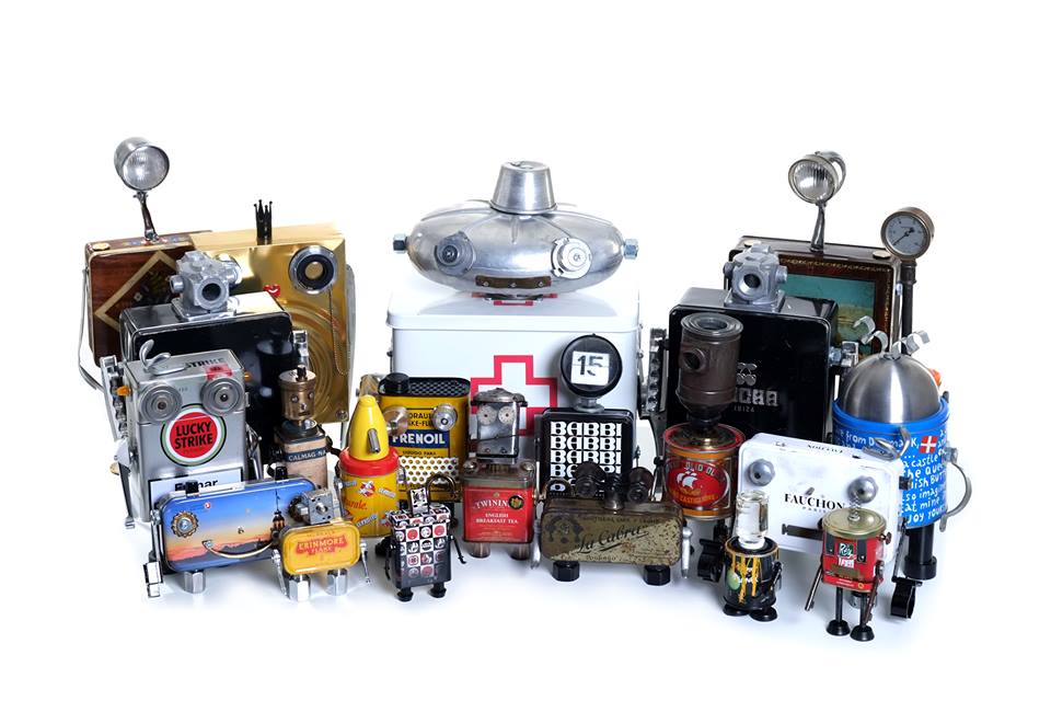 Recupera vecchi pezzi metallici e crea robot: l’iniziativa di un designer