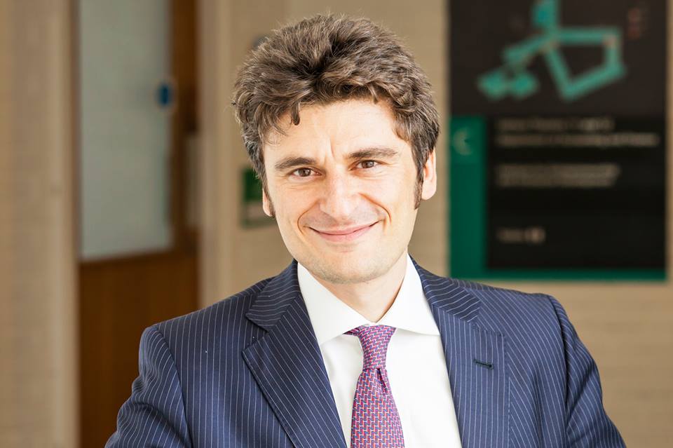 Ricercatore in Italia, al top della carriera in Uk