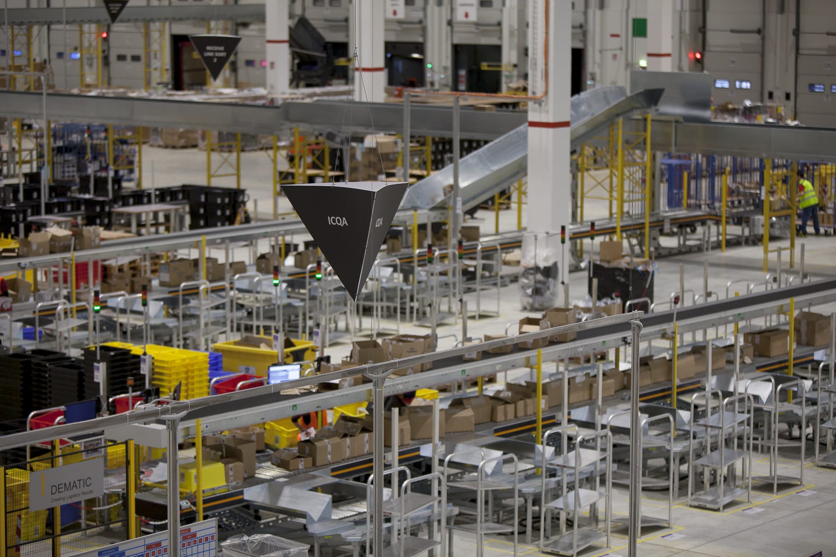 Amazon: 10mila dollari (e tre mensilità) ai dipendenti che lasciano il lavoro per creare un'impresa
