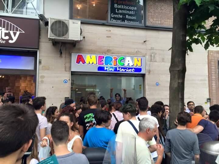 Due giovani vendono cibo americano ed è sold out
