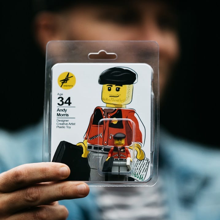 Artista gallese crea il suo curriculum con i Lego