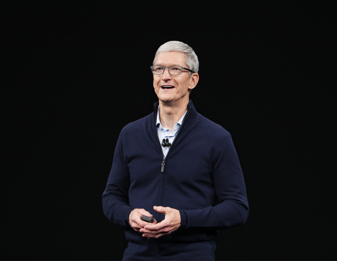 Apple, Tim Cook presenta l’iPhoneX ricordando Steve Jobs