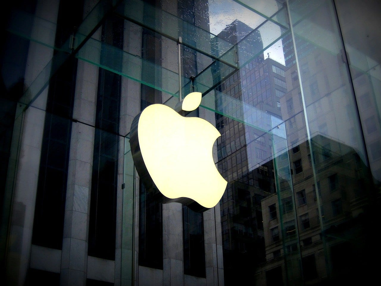 Apple è il marchio che vale di più nel 2020. Tre italiani nella top 100: Gucci, Ferrari e Prada