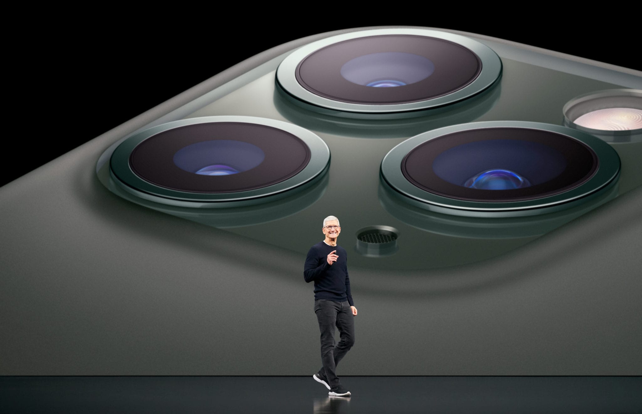Apple presenta le novità: iPhone con tre fotocamere, giochi e streaming