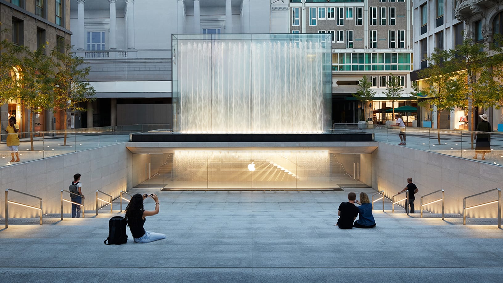 Apple inaugura il nuovo store di Milano in Piazza Liberty