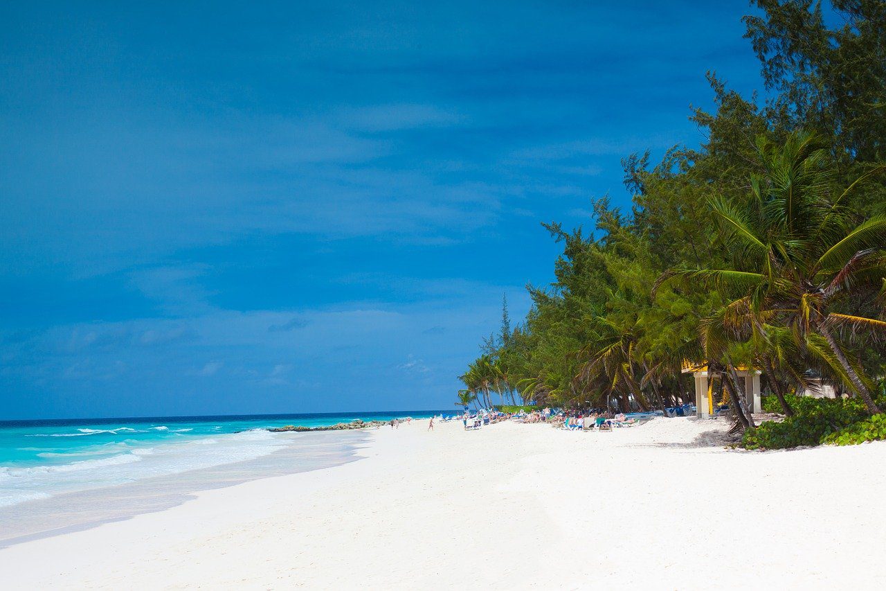 Smart working ai Caraibi con un visto speciale di 12 mesi: la proposta delle Barbados per rilanciare il turismo