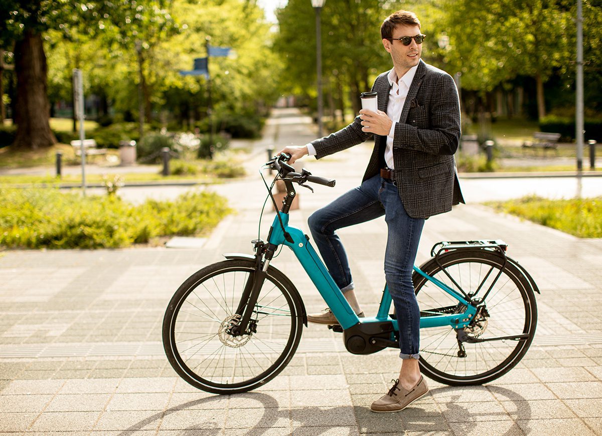4.000 euro per chi rottama l'auto e compra la bici elettrica