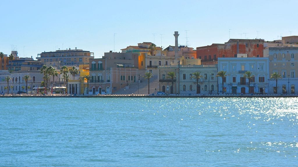 Smart working, un contest per lavorare a Brindisi in barca a vela