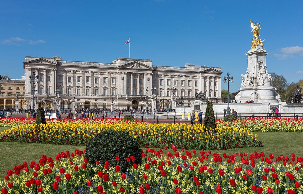 La regina Elisabetta apre i giardini di Buckingham Palace per i picnic