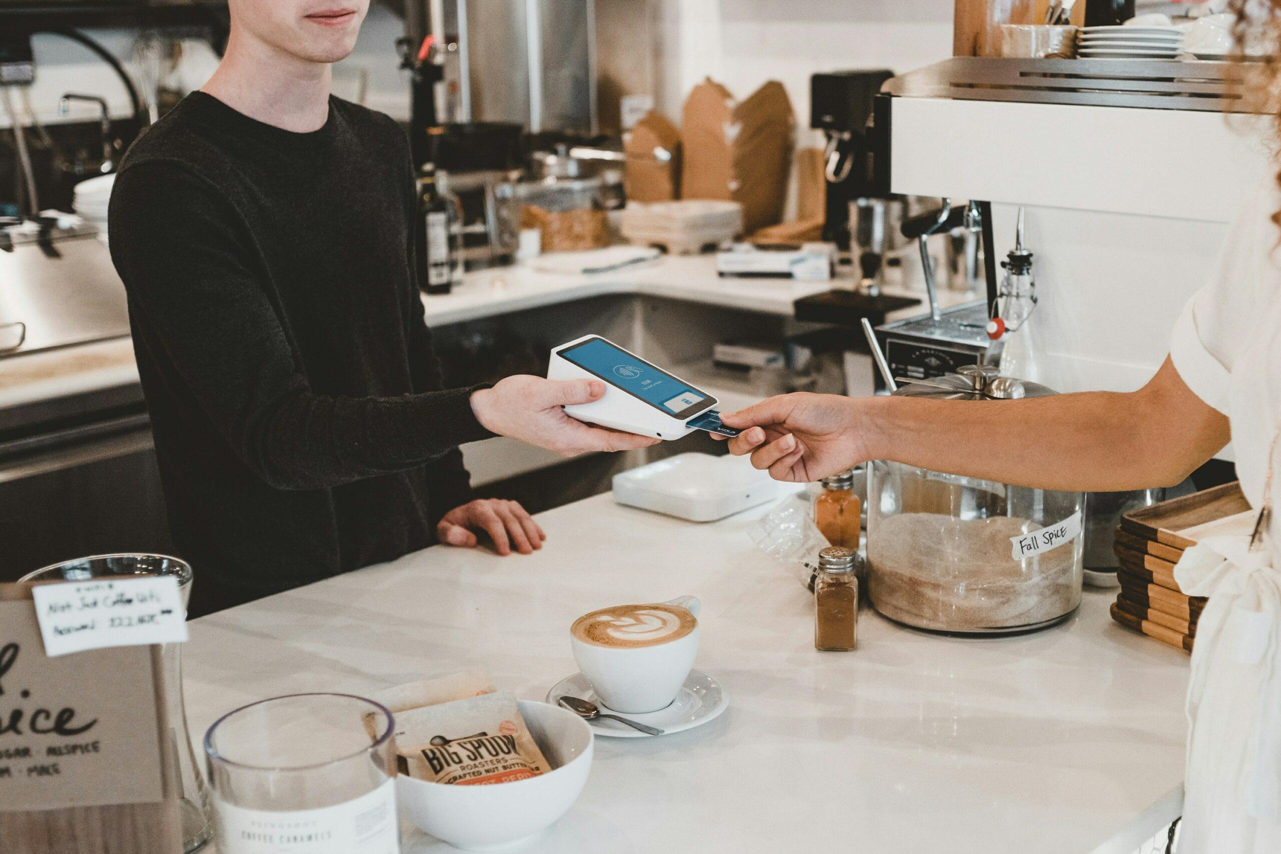 Turismo cashless: +24,5% per l'estate italiana.