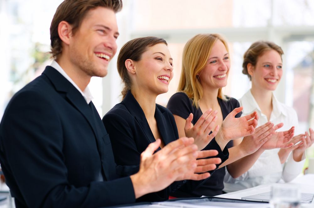 4 consigli di "amici" per trovare un lavoro (INFOGRAFICA)