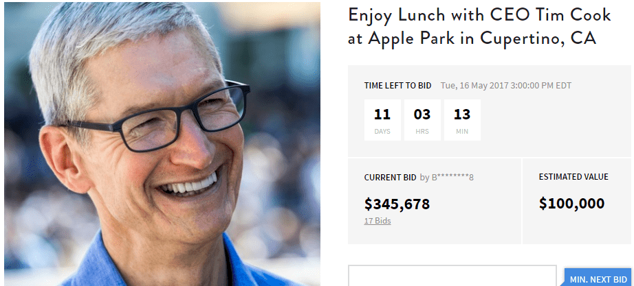 Un pranzo con Tim Cook all'asta online per beneficenza