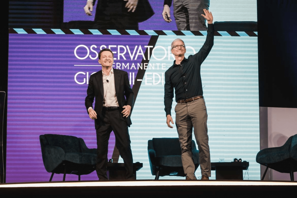 Tim Cook incontra gli studenti italiani a Firenze