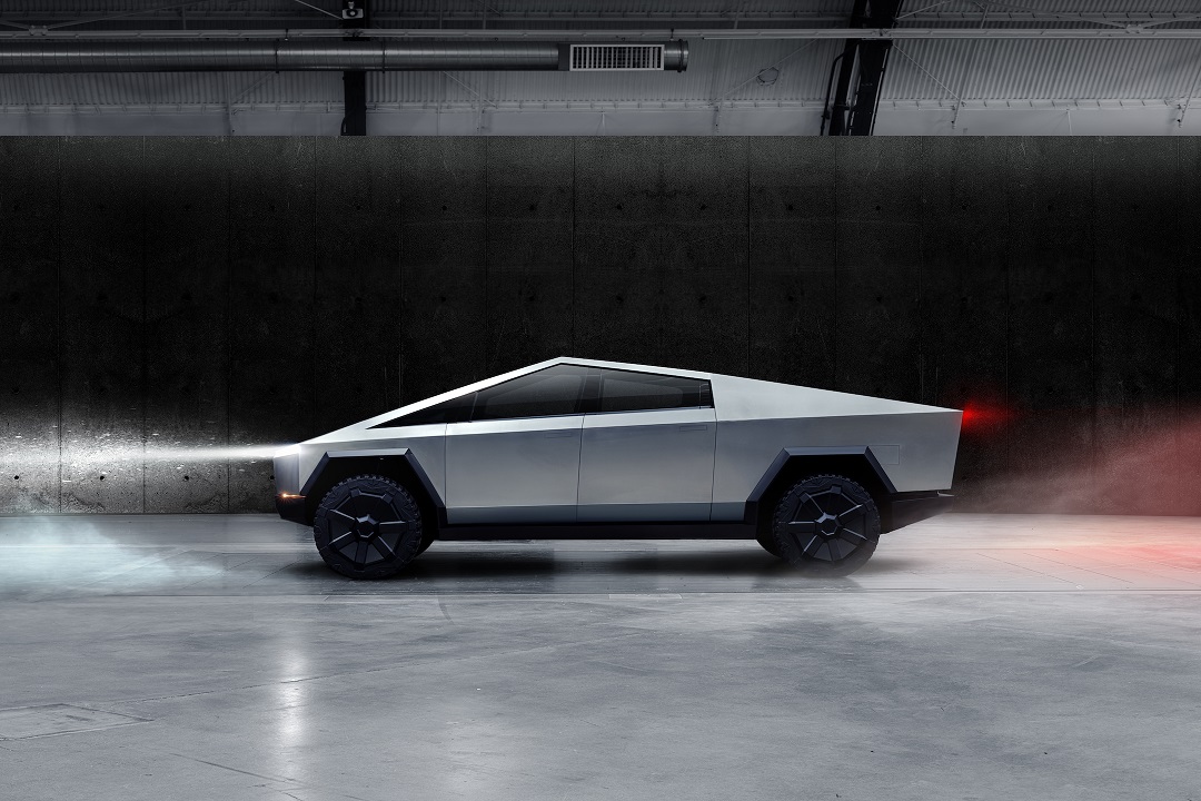 Cybertruck, i finestrini si rompono ma in 200mila ordinano il pick-up Tesla