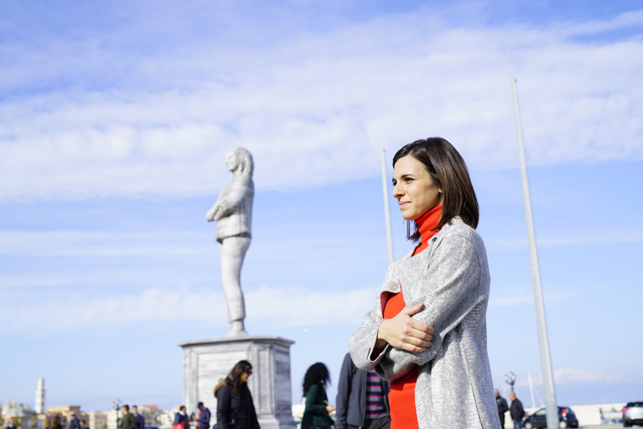 Il mistero delle statue apparse a Milano, Napoli e Bari: “Sono gli eroi di domani”
