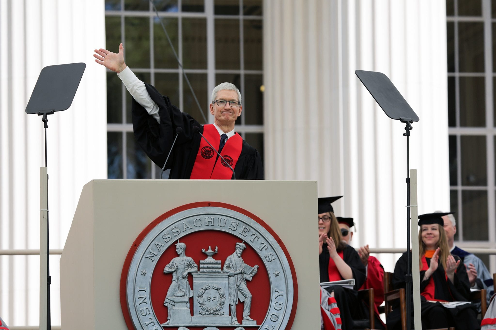 Il discorso di Tim Cook ai laureati del Mit: «La tecnologia da sola non basta. Serve umanità»