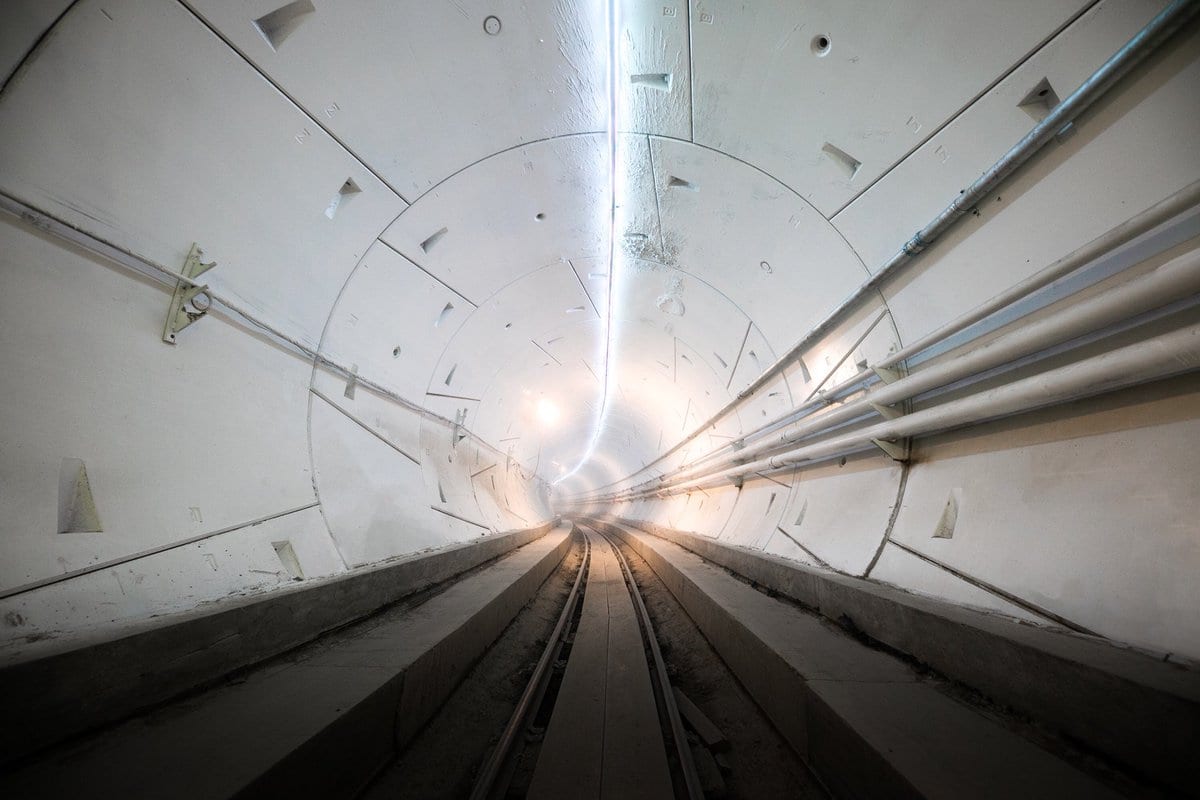 Elon Musk presenta il primo tunnel in California