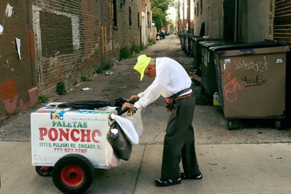 Gelataio a 89 anni va in pensione grazie alla solidarietà della Rete