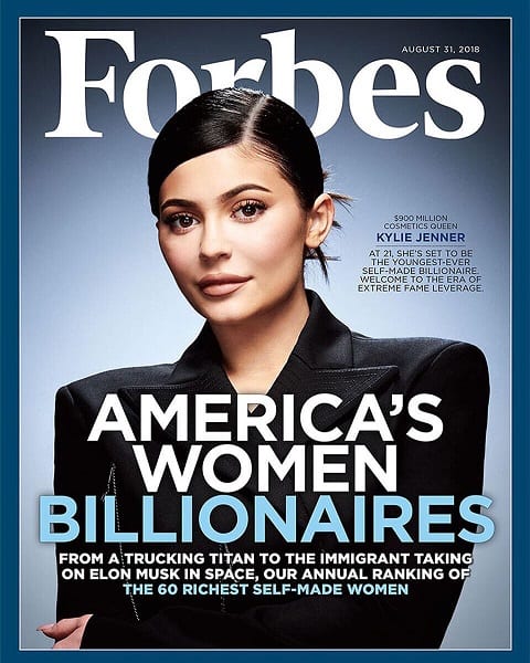 Kylie Jenner sarà presto la più giovane miliardaria self-made (al posto di Zuckerberg)