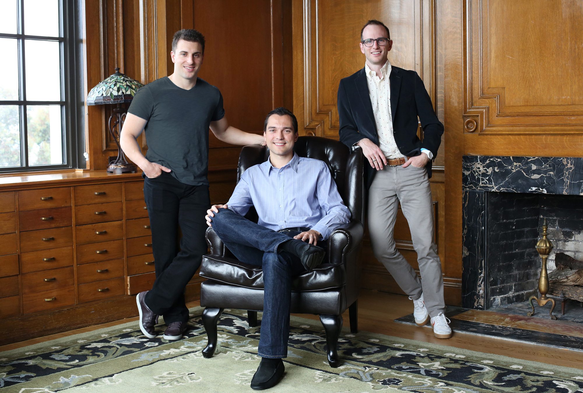 Airbnb si quota in borsa: esordio di successo a Wall Street. E il titolo vale 100 miliardi di dollari