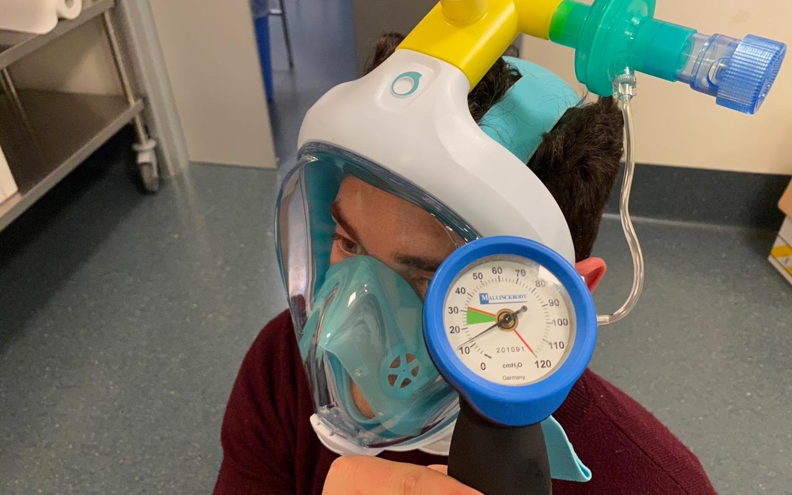 Maschere da snorkeling nuove e usate per salvare vite: l'ingegnere che lavora giorno e notte per noi cerca altre soluzioni (la storia continua)