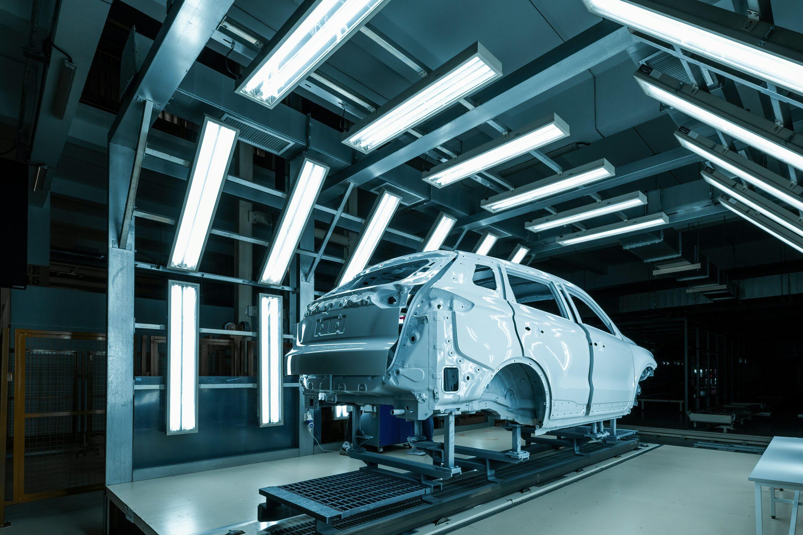 Ipotesi di fusione Stellantis-Renault e alleanza con BMW: quale futuro per l'auto in Italia?