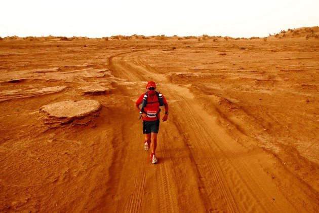 Superare i limiti: intervista a Giuliano Pugolotti, runner del deserto