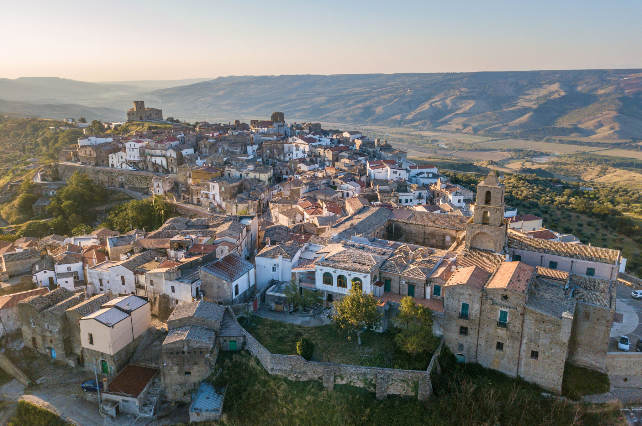 L’idea di un architetto per salvare Grottole (Matera) conquista Airbnb