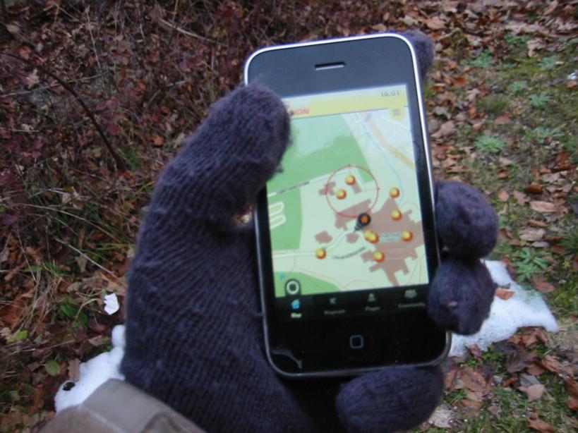 Smartphone e guanti per un’idea di business