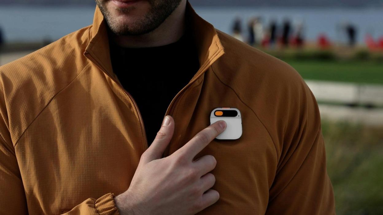 Dall'hype alla delusione: Humane AI Pin si spegne e passa a HP.