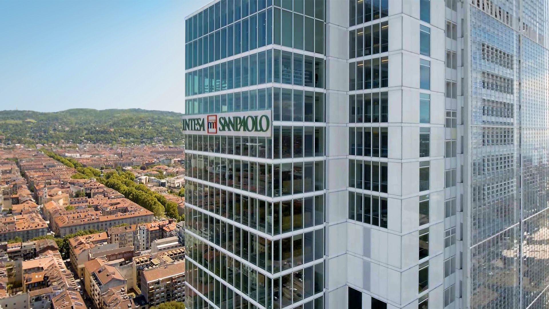 Intesa Sanpaolo: flessibilità e innovazione o riorganizzazione e tagli?
