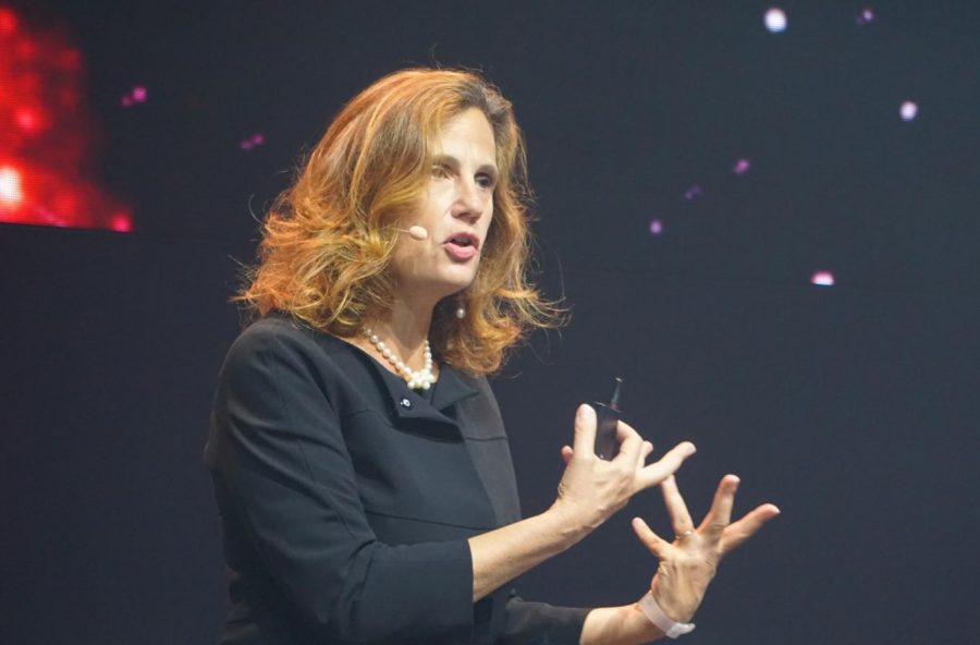 Ilaria Capua: «Niente panico per il Coronavirus. Trasformiamolo in un'opportunità per l'Italia digitale»