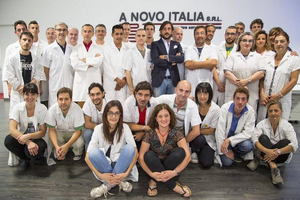Salva l'azienda che lo ha licenziato e riassume i colleghi: la sua storia diventa una fiction e un libro
