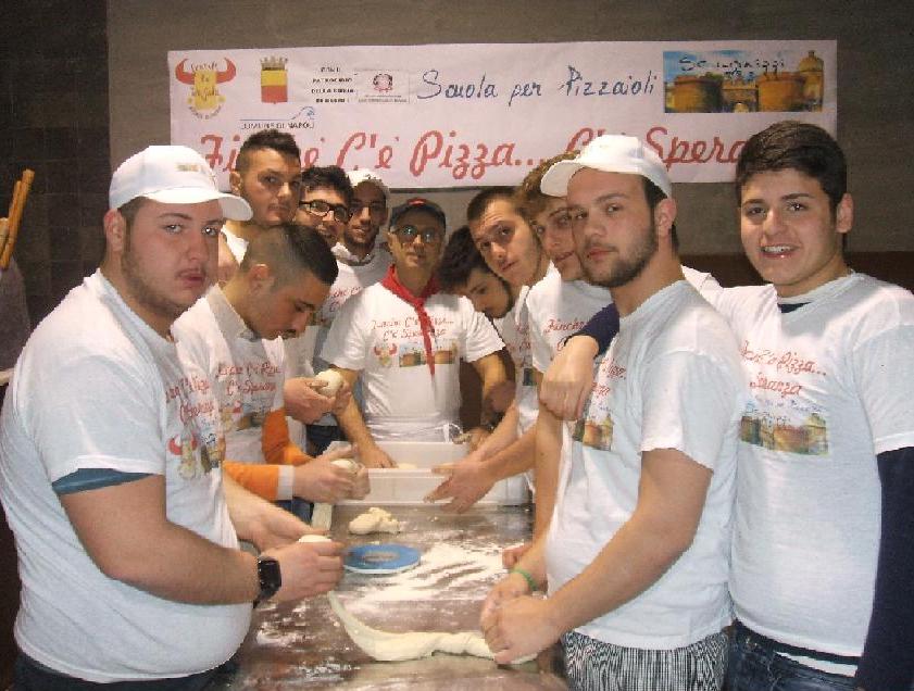 La pizzeria "impossibile" che regala pizze e aiuta i ragazzi a rischio