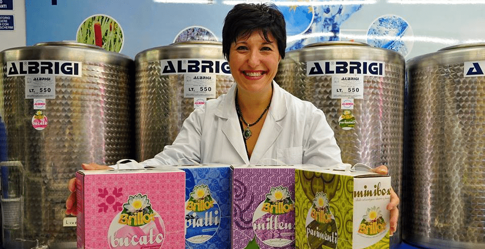 Coltiva e produce erbe eco detergenti: Paola per un’#Italiacheriparte