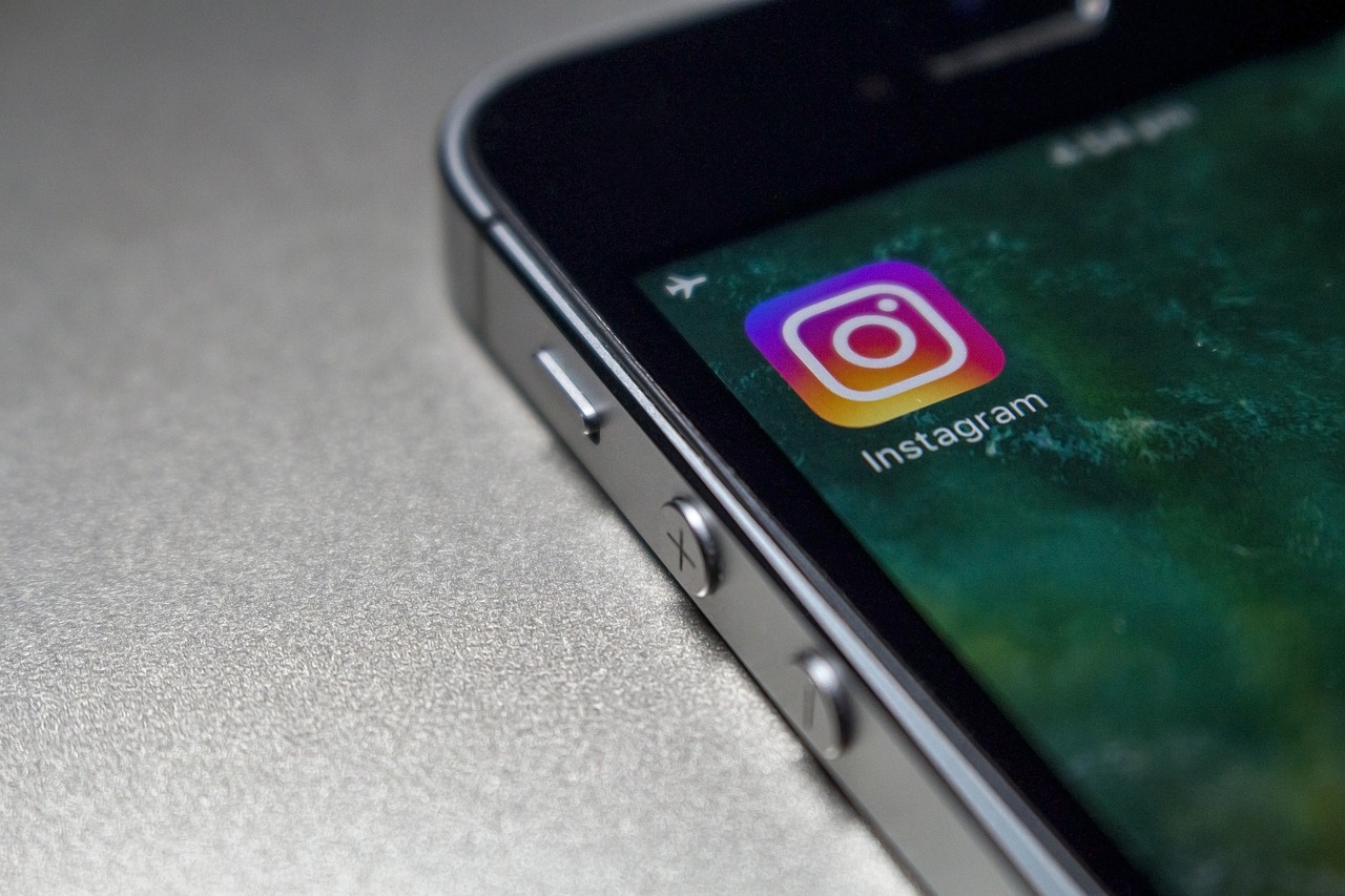 Instagram: adesso si può fare shopping dalle storie