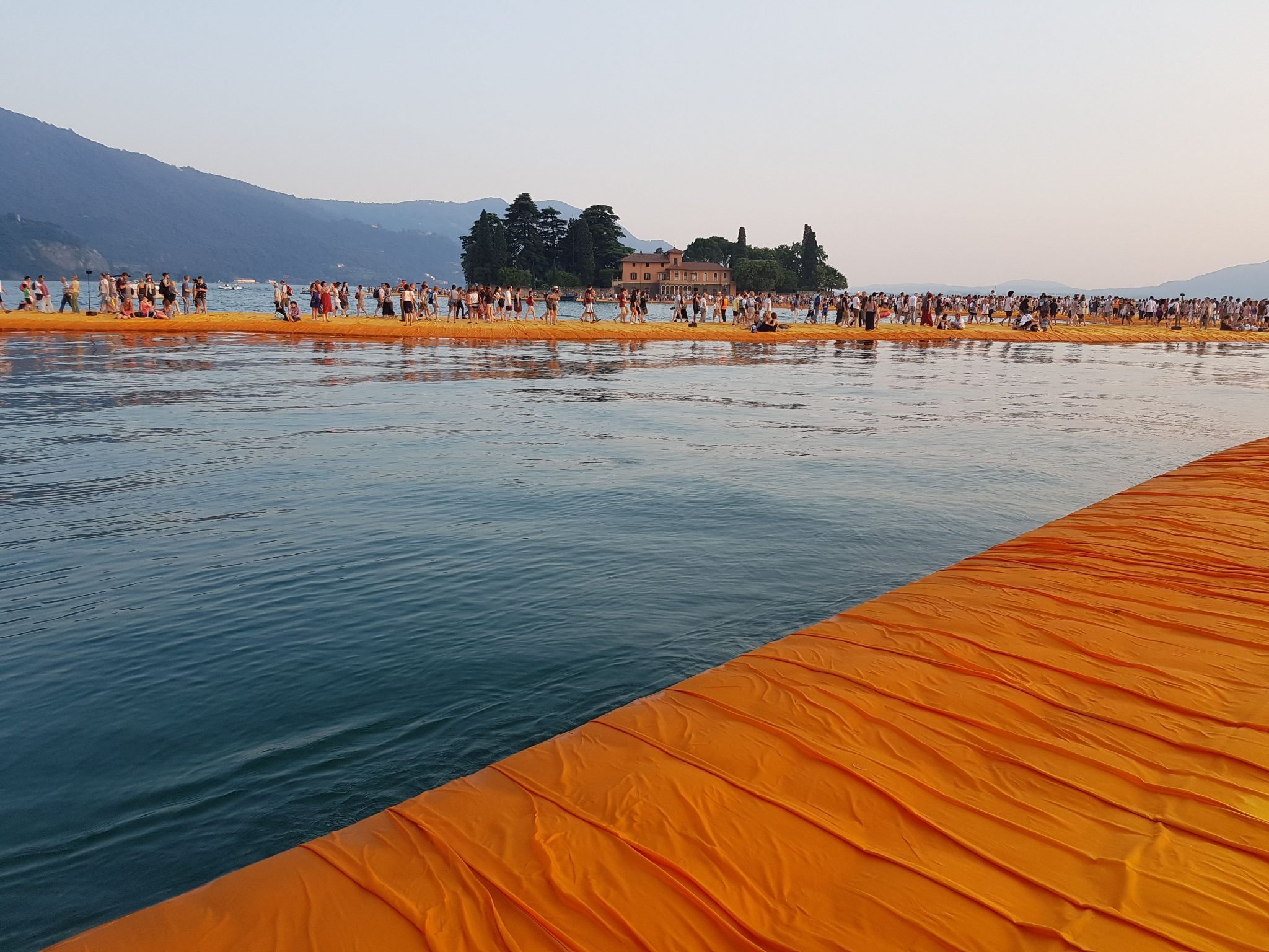 THE FLOATING PIERS CHIUDE A 1,3 MILIONI DI VISITATORI